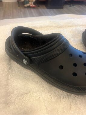 CROCS Black Classic Clog with Fuzzy Lining
